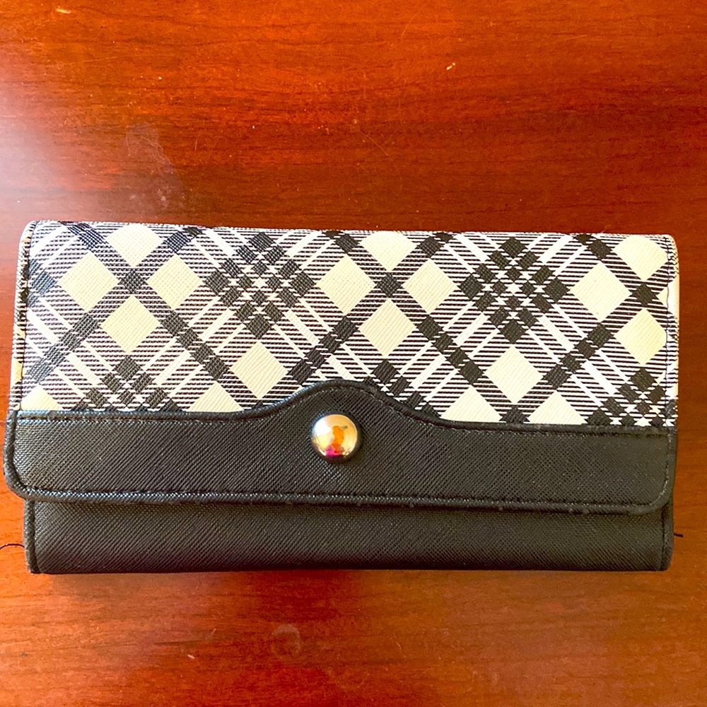 5/$10❤️❤️❤️Plaid Vegan PU Wallet $2!!! IN A BUNDLE!!!